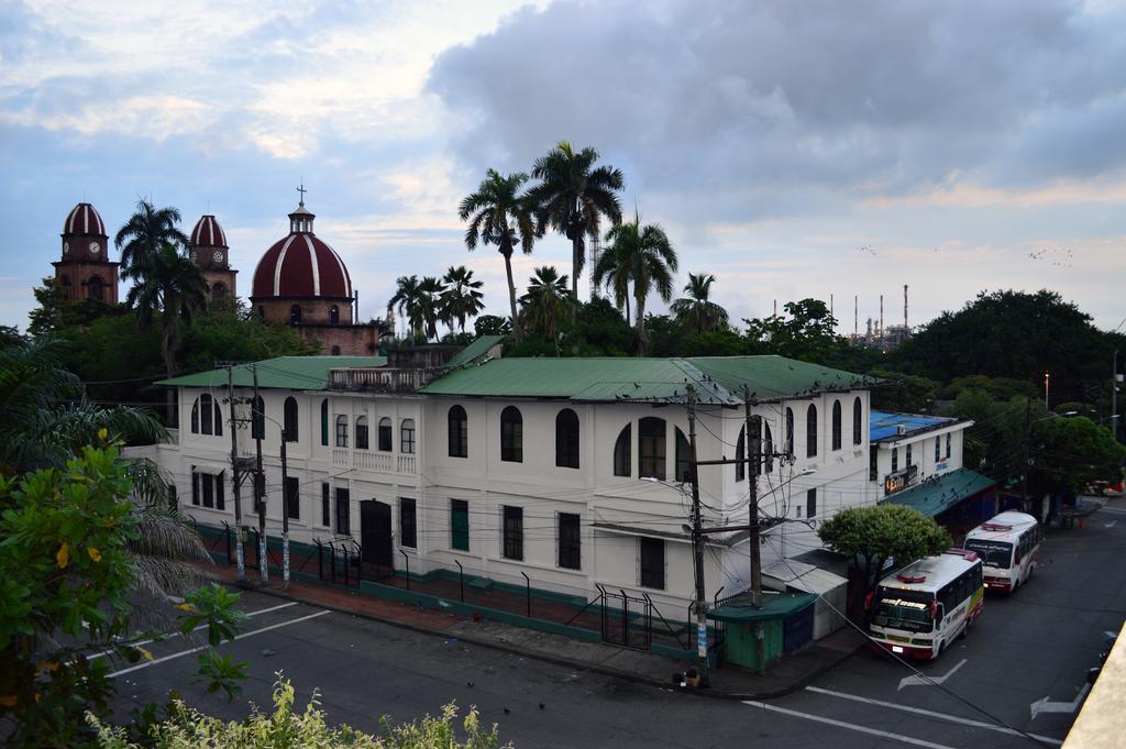 Hotel San Carlos Barrancabermeja Exterior photo